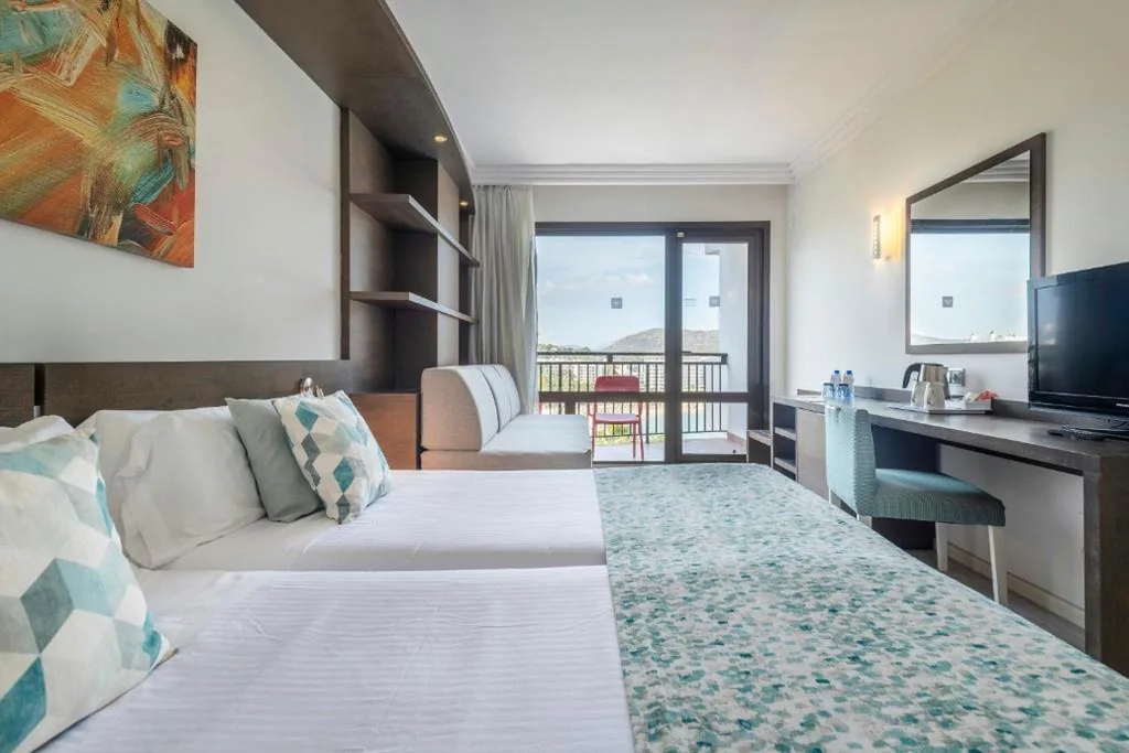 Habitación Triple Confort — Leonardo Royal Hotel Mallorca