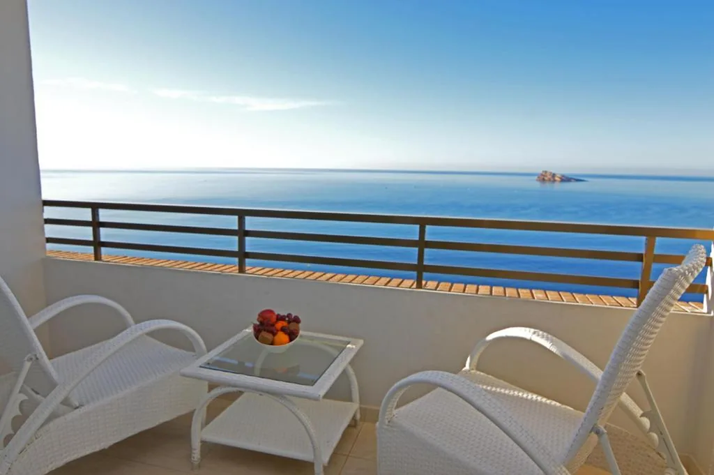 Tweepersoonskamer met uitzicht op zee en terras - 2 bedden — Les Dunes Comodoro