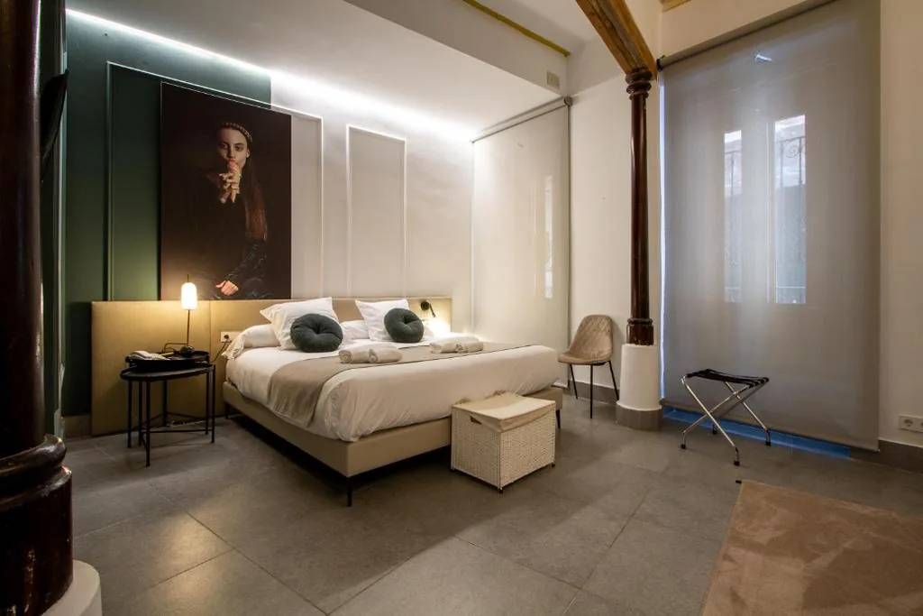 Tweepersoonskamer aangepast voor gasten met beperkte mobiliteit — Les Monges Palace Boutique
