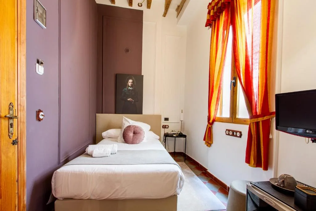 Standaard Eenpersoonskamer — Les Monges Palace Boutique