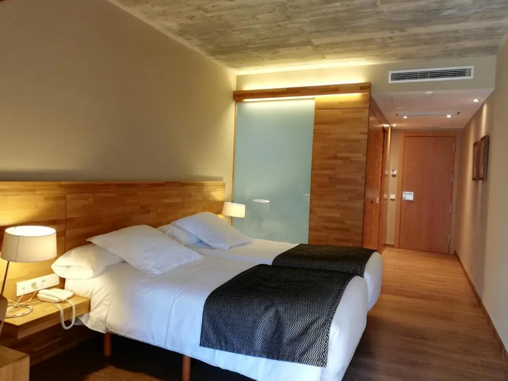 Doppelzimmer mit 2 Betten — Les Planes del Grau