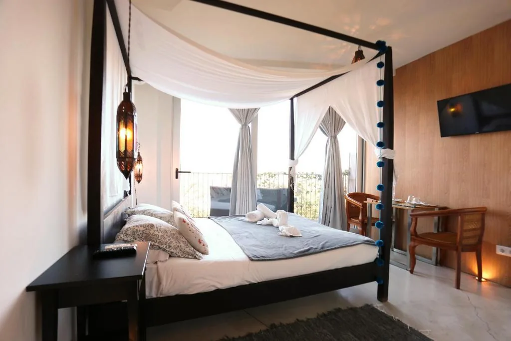 Habitación Doble con balcón — Les Suites