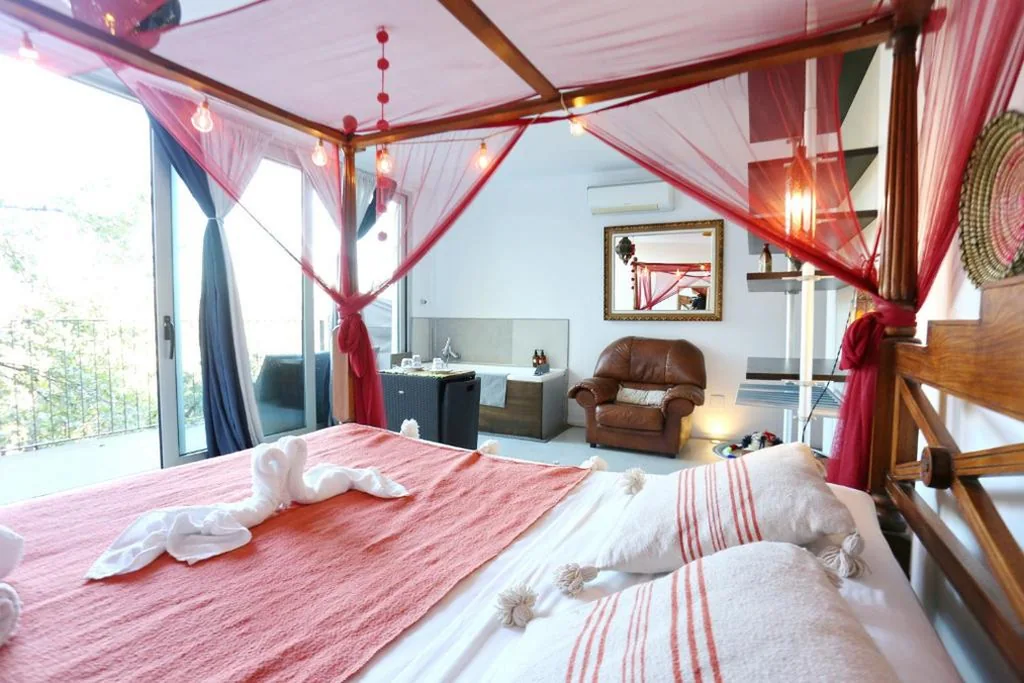 Habitación Doble Superior con bañera de hidromasaje — Les Suites