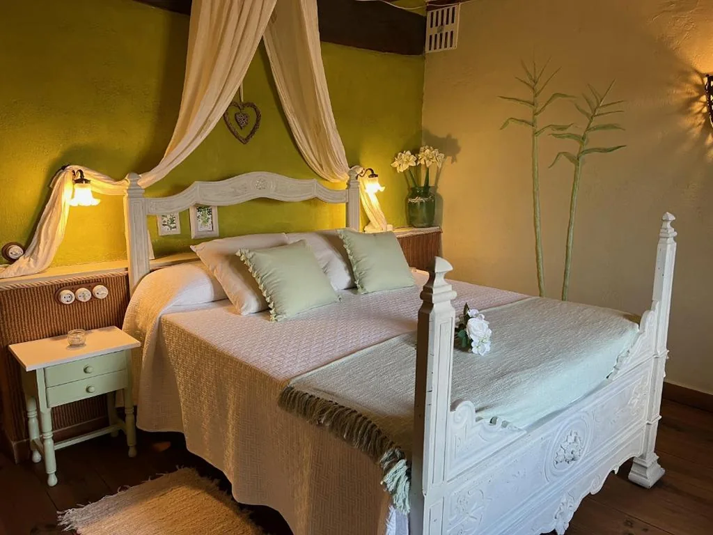 Camera Deluxe - 1 letto grande — Les Vinyes Alojamiento Rural Boutique & SPA