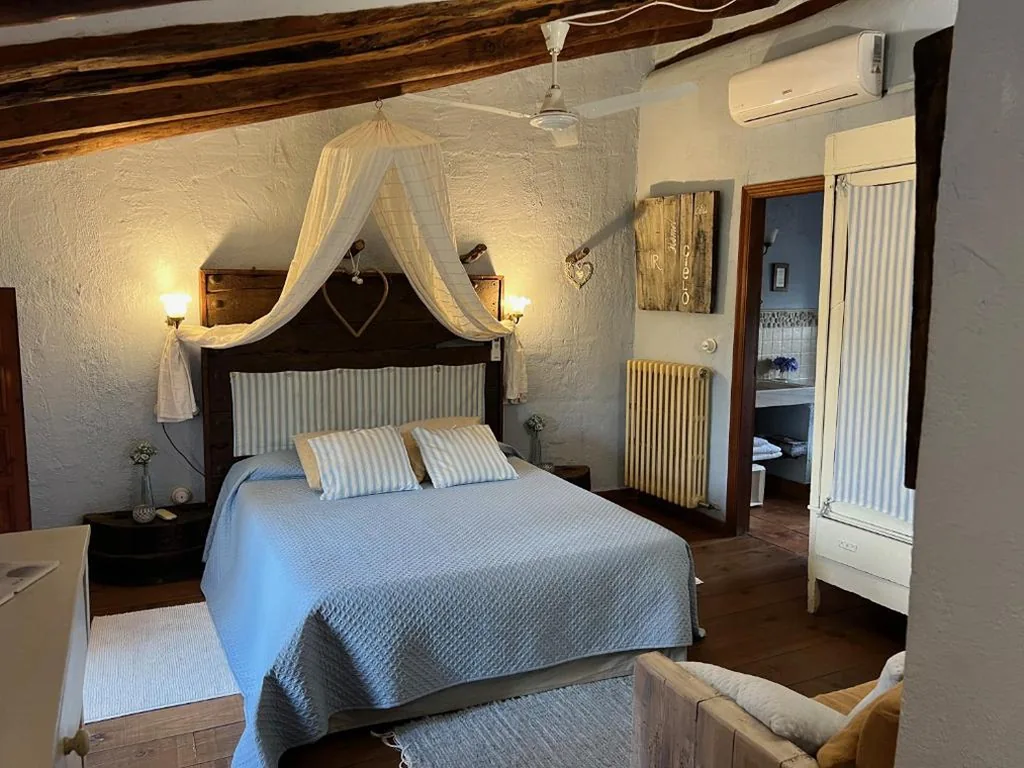 Camera matrimoniale Deluxe — Les Vinyes Alojamiento Rural Boutique & SPA