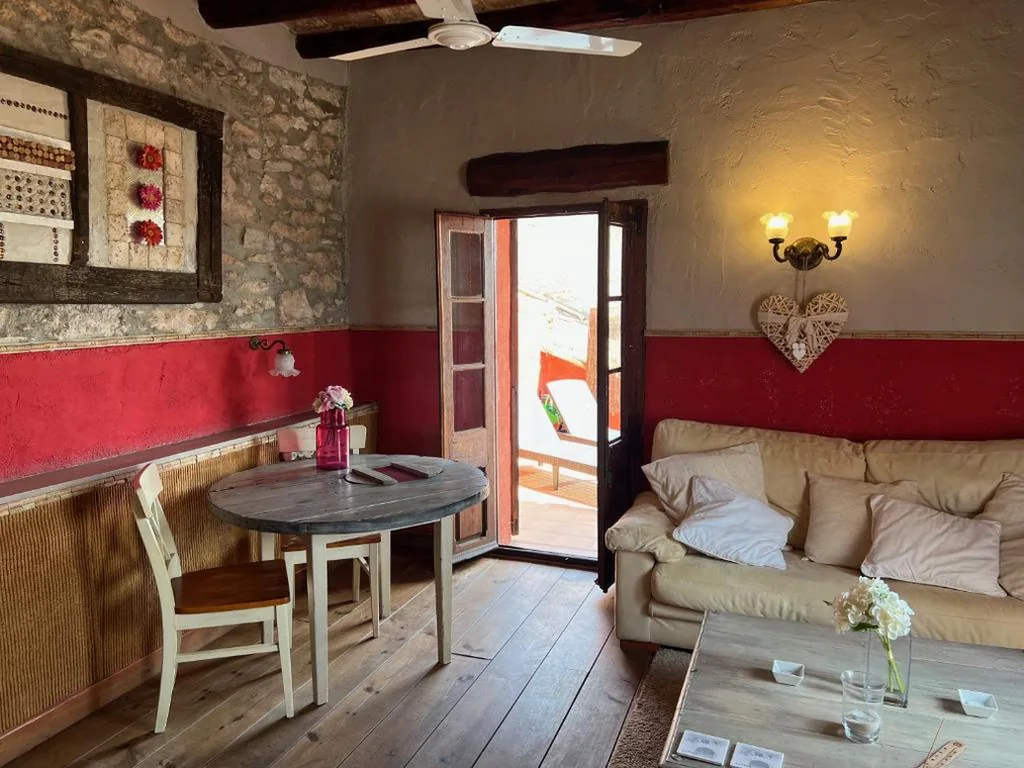 Suite con terrazza — Les Vinyes Alojamiento Rural Boutique & SPA