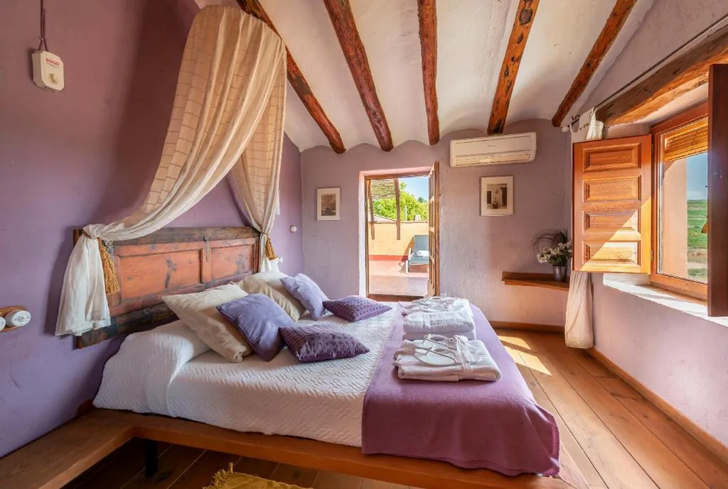 Suite Junior con terrazza — Les Vinyes Alojamiento Rural Boutique & SPA