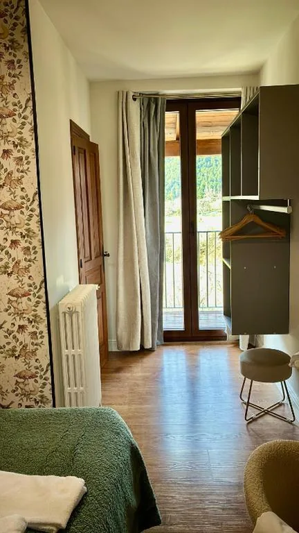 Habitación Doble con vistas a la montaña — Leyendas Del Pirineo Turismo Rural