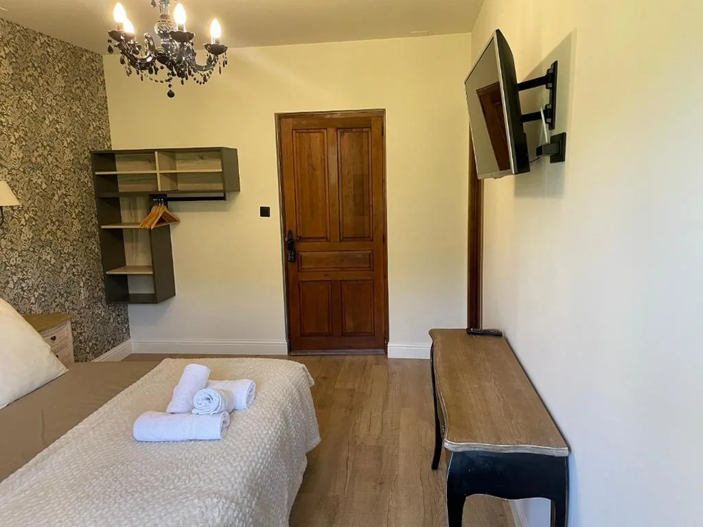Habitación Doble con vistas a la montaña — Leyendas Del Pirineo Turismo Rural