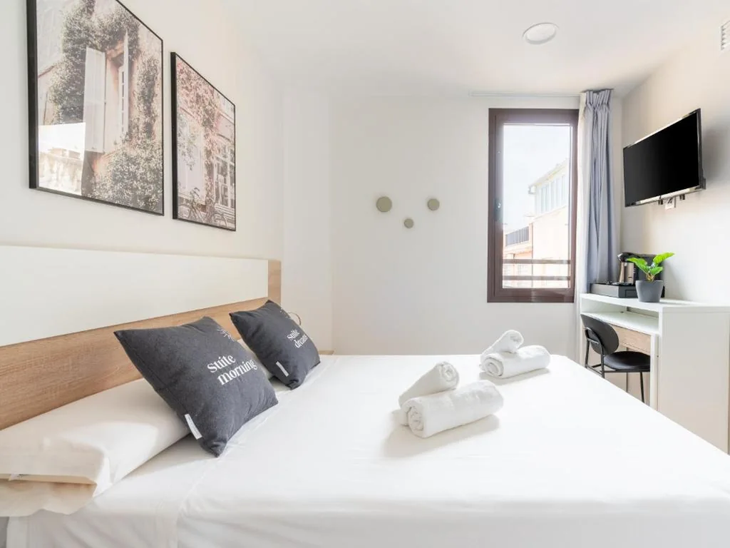 エコノミーダブルルーム — Limehome Barcelona Carrer de Fontcoberta - Digital Access