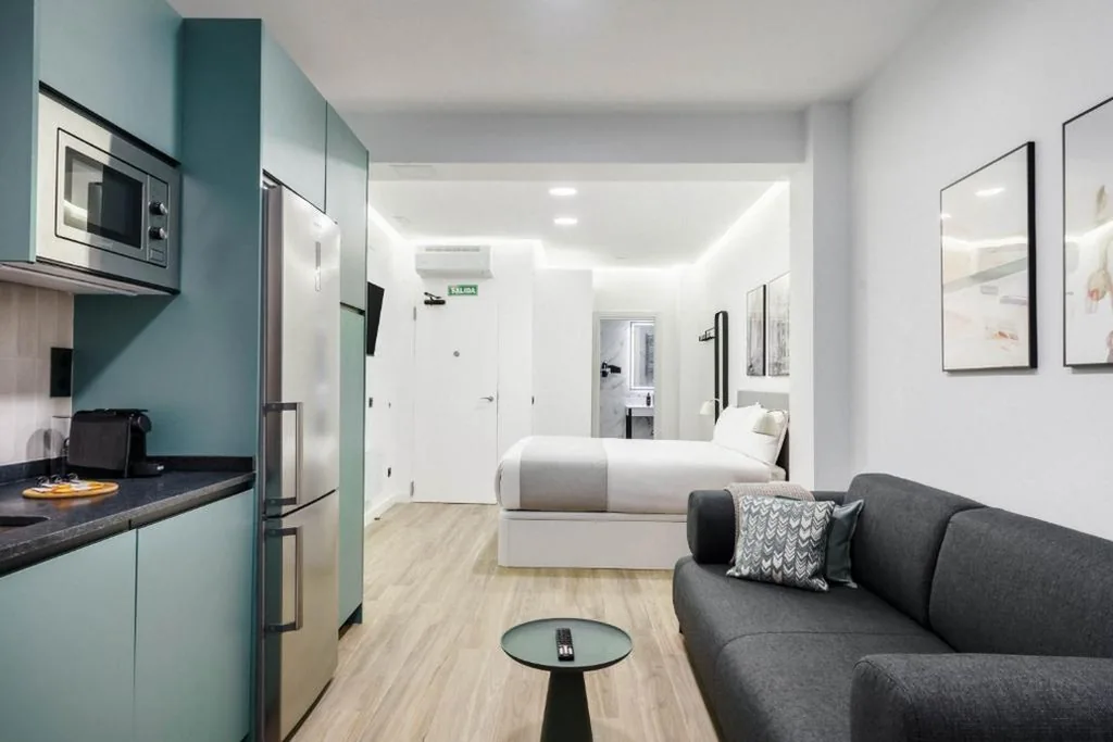 Monolocale con divano letto — Limehome Madrid Calle de Matilde Diez