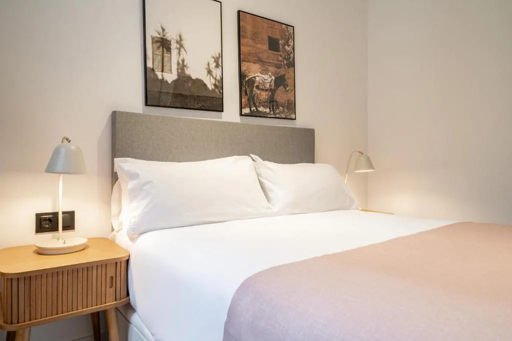 Estudio con balcón — Limehome Malaga Calle Victoria