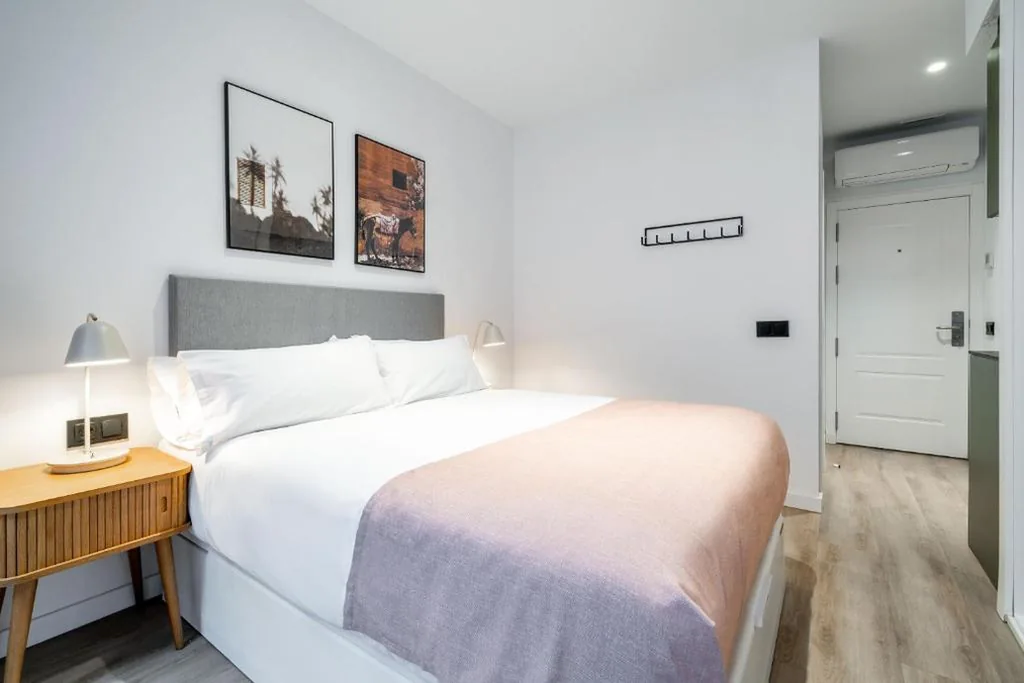 Estudio con terraza — Limehome Malaga Calle Victoria