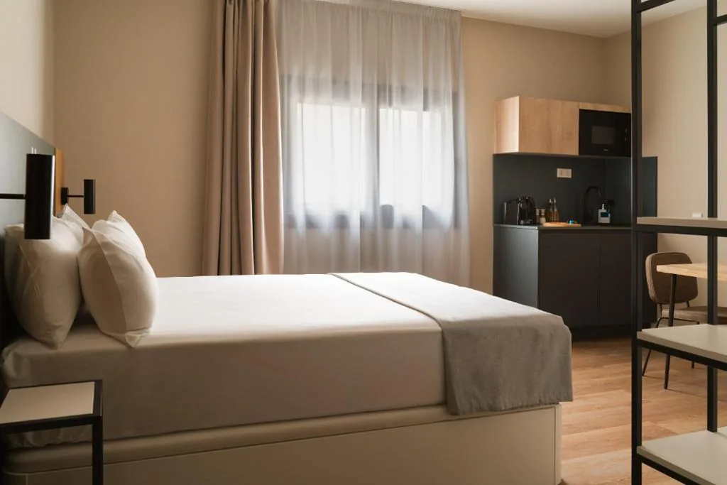 Suite (Wheelchair accessible) — Limehome Palma Marina