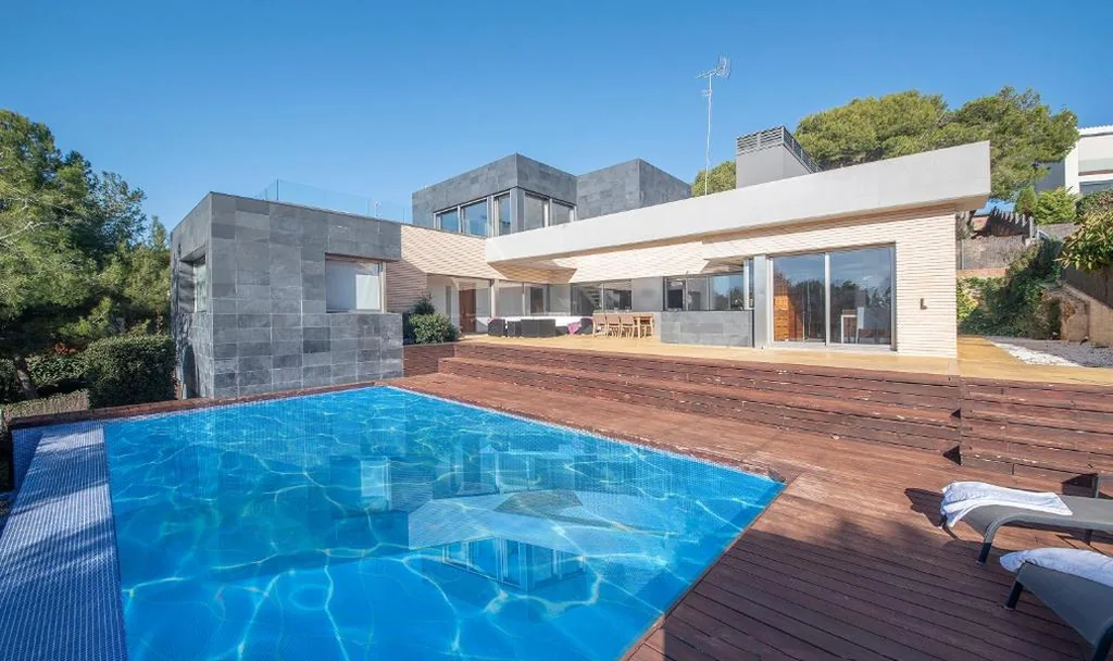 ヴィラ — Limonium Deluxe Villa with Private Pool, TarracoHomes