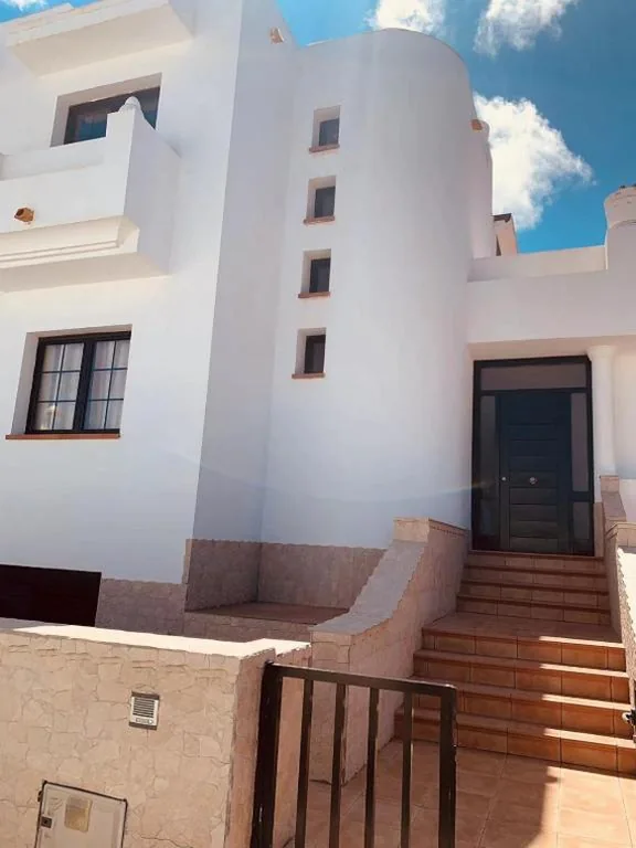 Casa de 5 dormitorios — Lin House