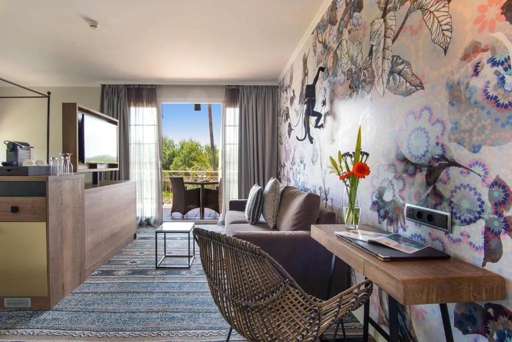 Habitación Deluxe con cama extragrande — Lindner Hotel Mallorca Portals Nous, part of JdV by Hyatt