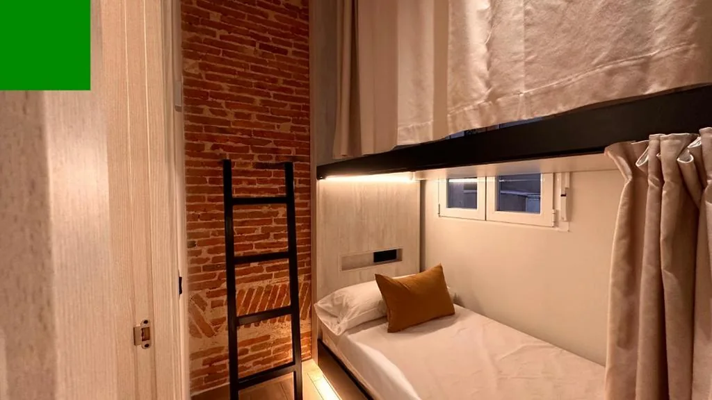 Cama en habitación compartida mixta de 4 camas — Literal Hostel Madrid
