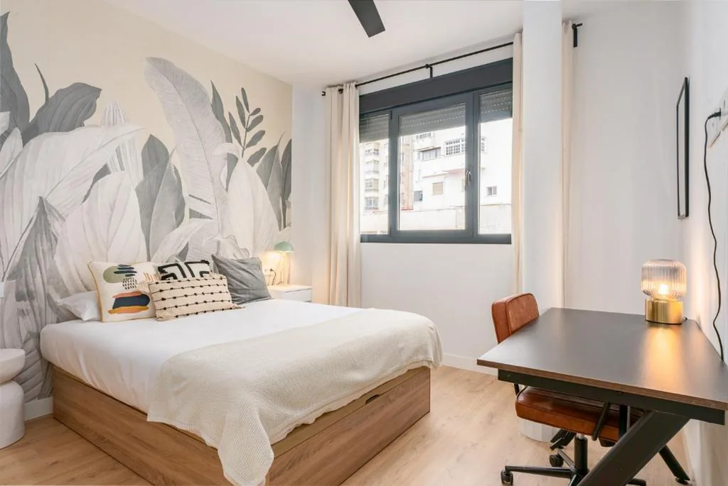 Chambre double avec salle de bains privative — Live It Malaga