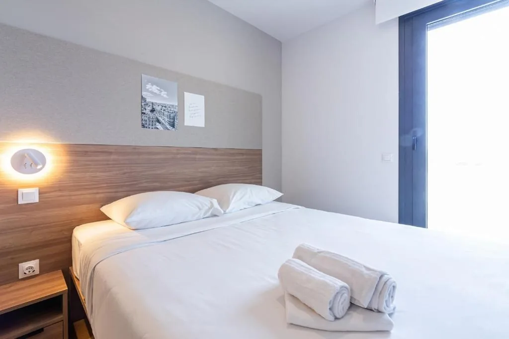 Monolocale Superior con terrazza — Livensa Studios Madrid Príncipe Pío