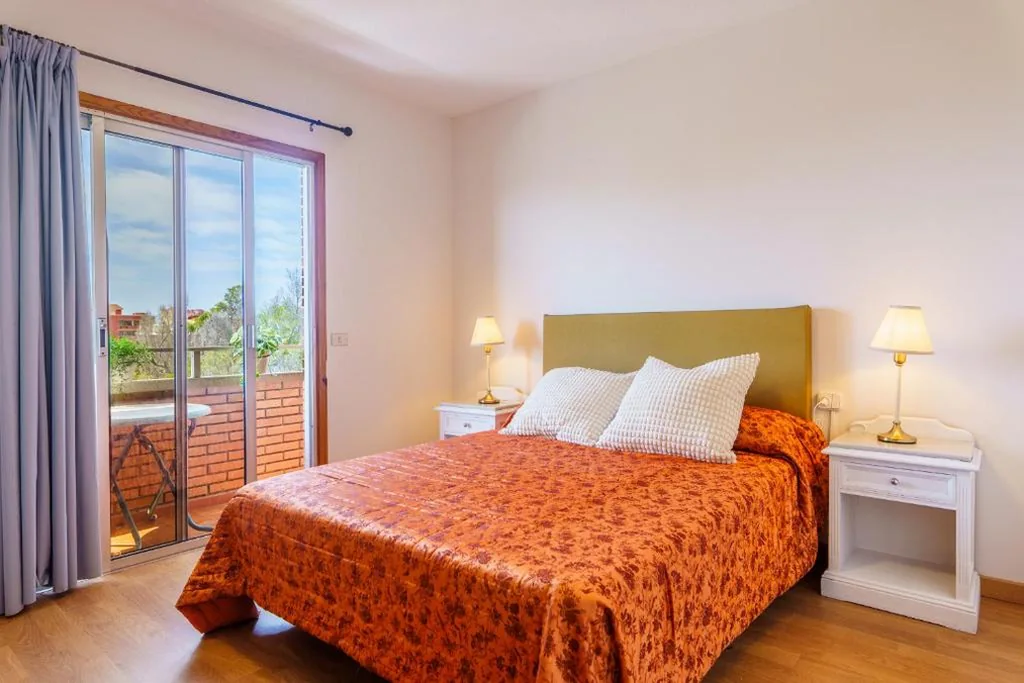 Deluxe双人间（带阳台） — Living Sol - Centric Urban Room