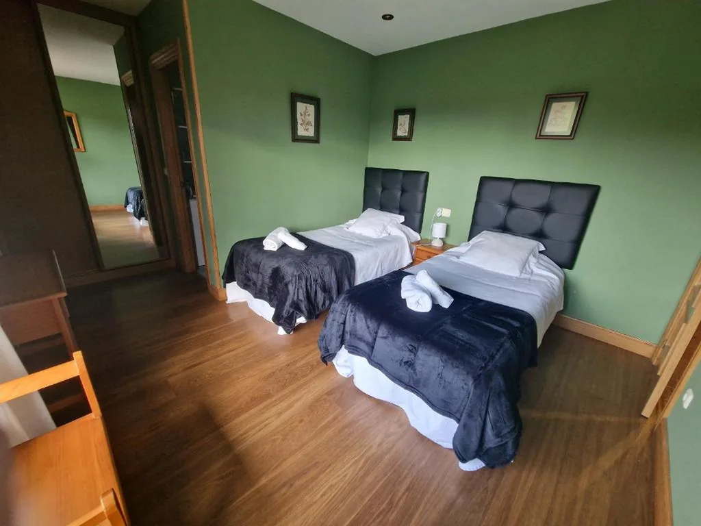 Twin Room with Mountain View — Lizuniaga - Alojamiento de montaña