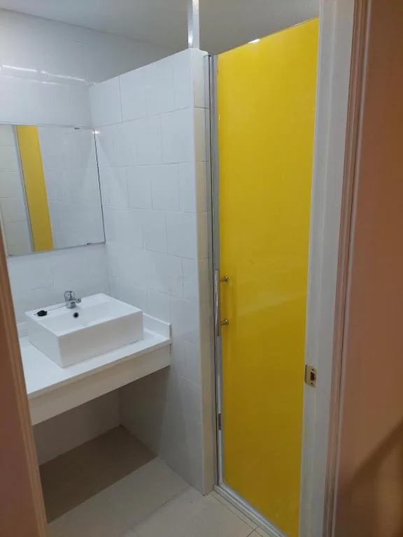 Familiekamer met badkamer — Llanes International Hostel