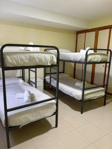 Familiekamer met eigen badkamer — Llanes International Hostel