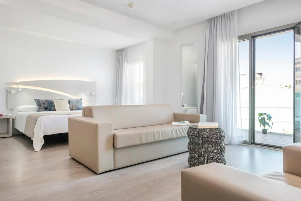 Familiekamer met uitzicht op zee — Llaut Boutique Hotel