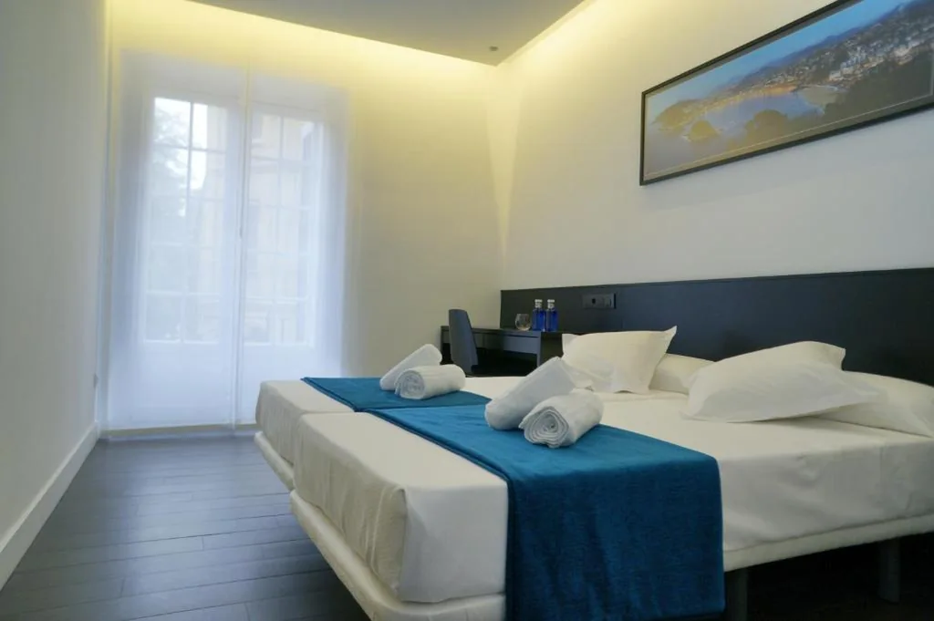 Doppelzimmer mit Balkon - 1 oder 2 Betten — Loaldia