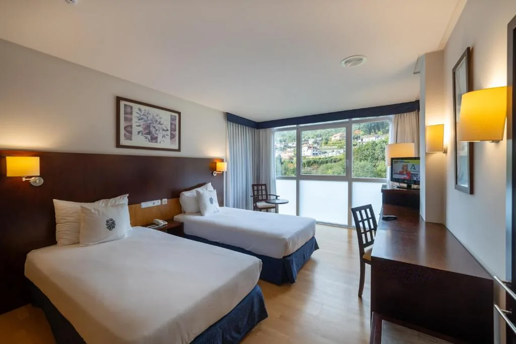 Habitación Doble con acceso al spa - 2 camas — Lobios Caldaria Hotel Balneario