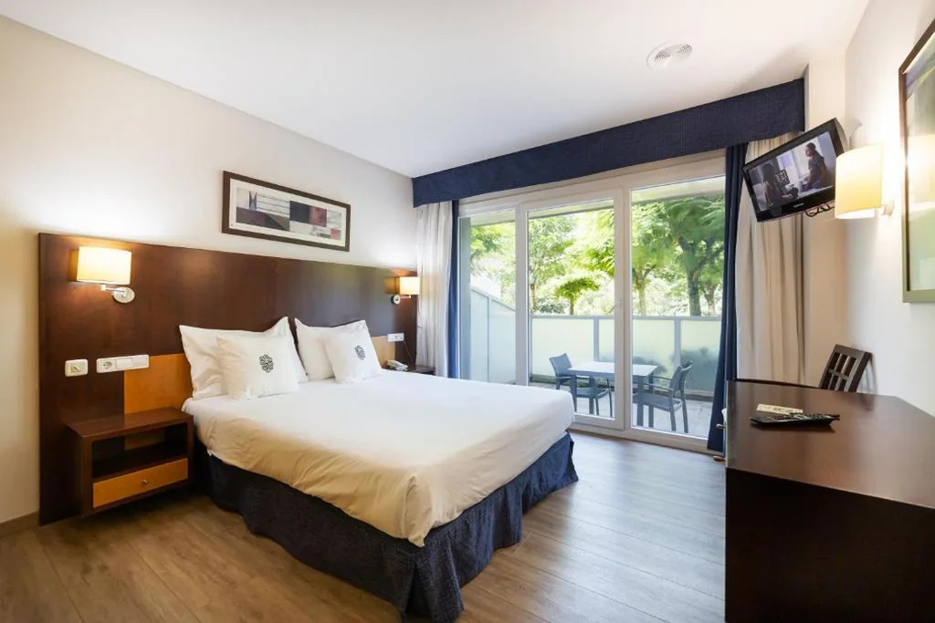Habitación Doble con terraza y entrada al spa — Lobios Caldaria Hotel Balneario