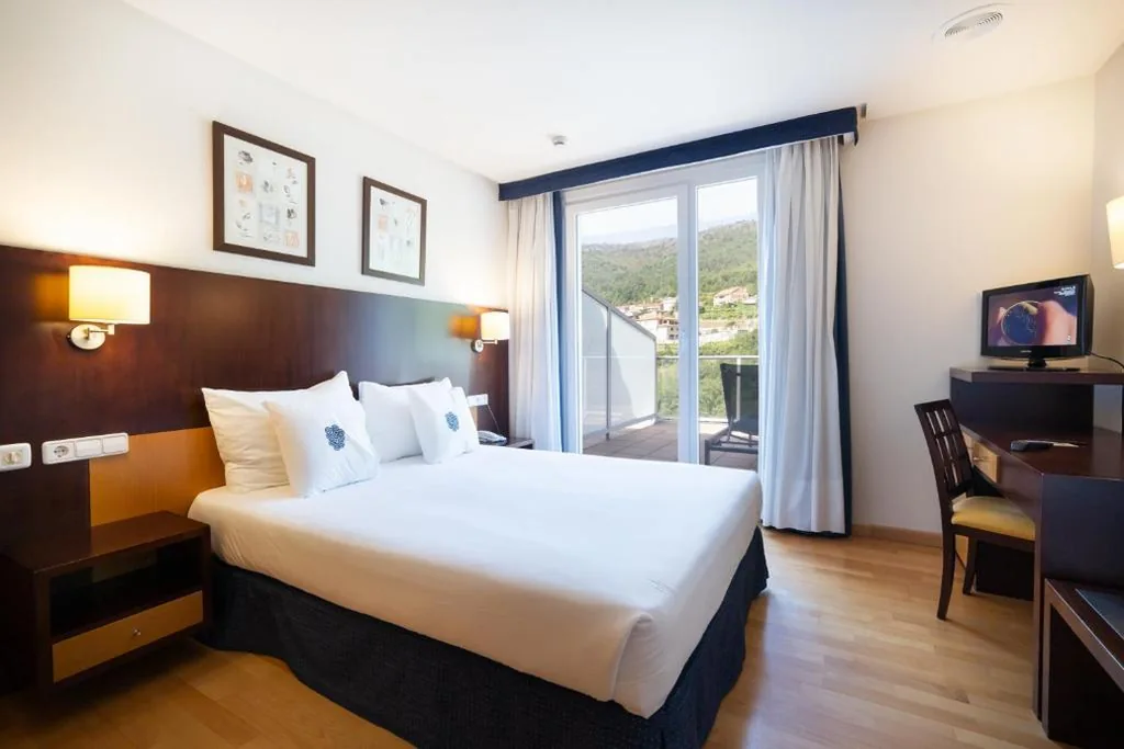 Habitación Familiar con terraza y acceso al spa — Lobios Caldaria Hotel Balneario
