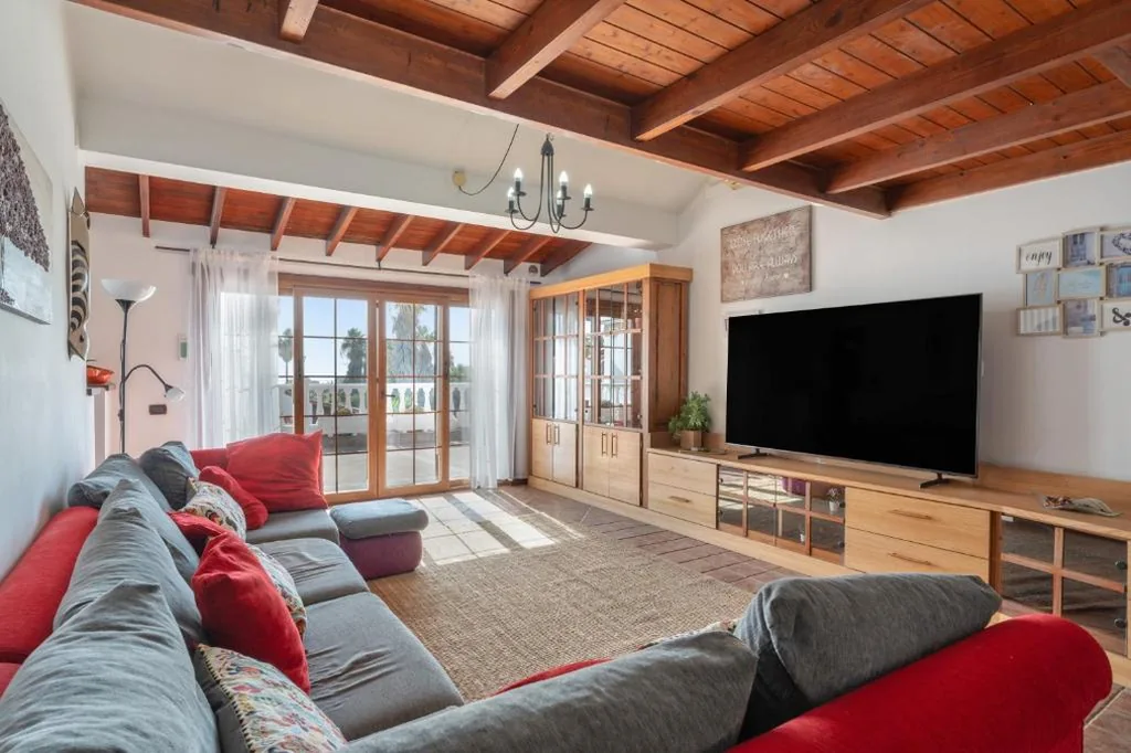 Villa con vistas al mar — Lola Sunset Place