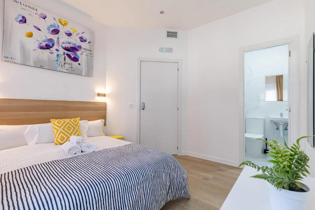 Habitación Doble con baño privado — LooP Alcala