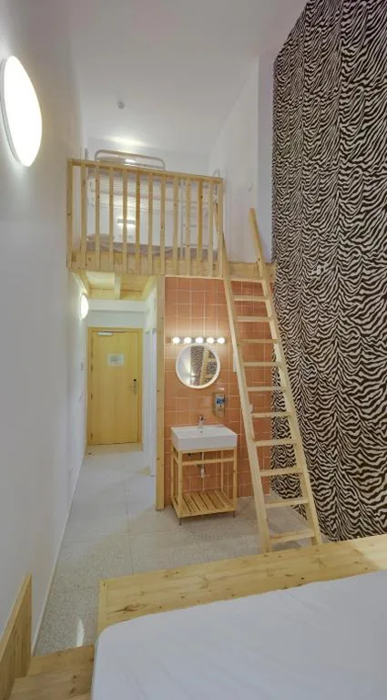 Camera familiare con bagno privato — Loop INN Hostel Cartagena
