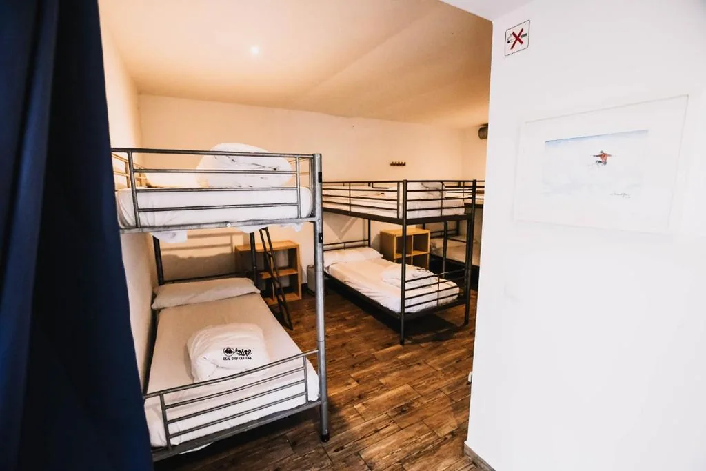 Cama en habitación compartida de 6 camas — Loredo Surf House