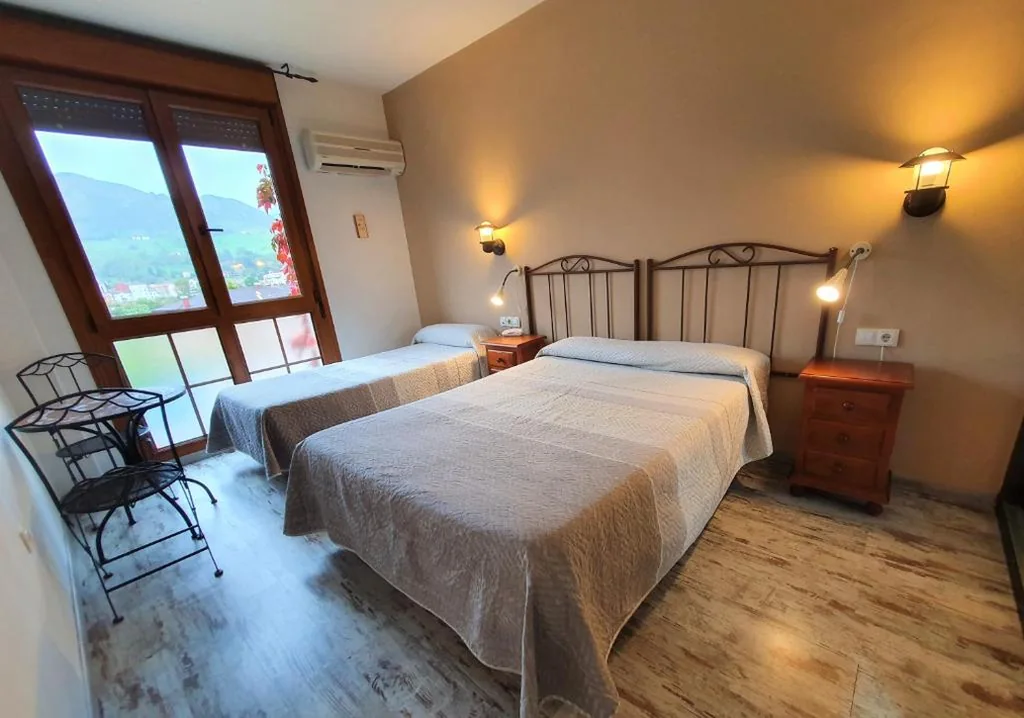 Dreibettzimmer — Los Acebos Arriondas