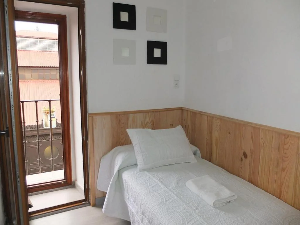 Habitación Doble con baño privado externo - 2 camas — Los Angeles Plaza
