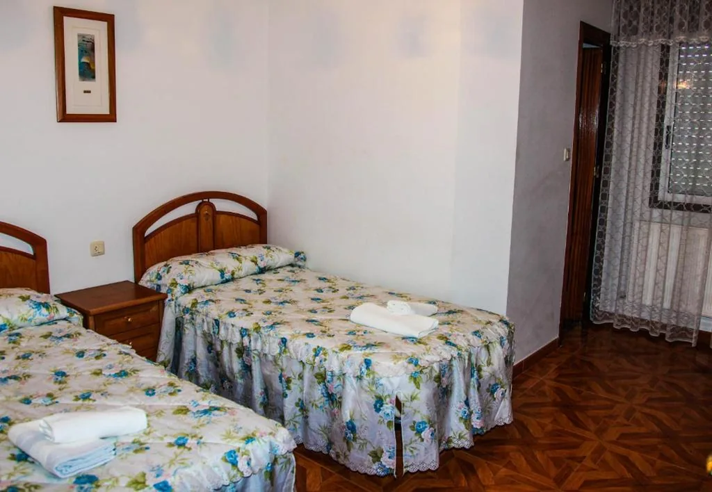 Grote tweepersoonskamer - 2 bedden — Los Dos Alemanes