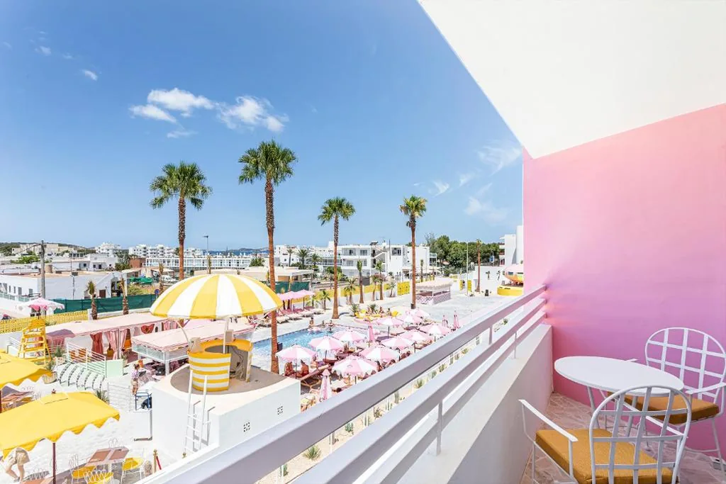 Suite Junior con vista sulla piscina — Los Felices Ibiza