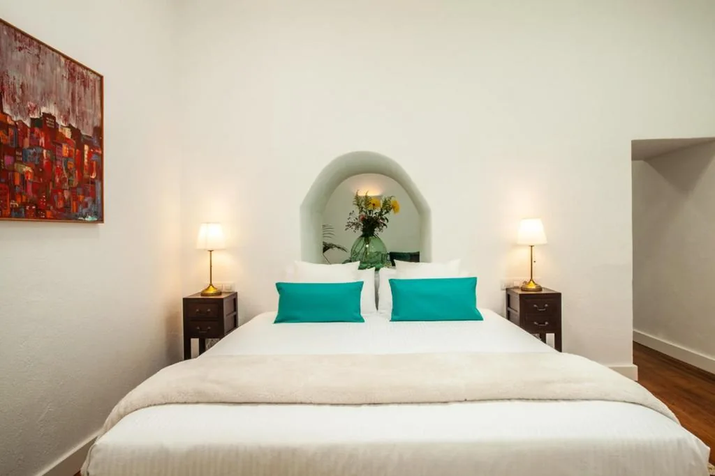 Studio mit extragroßem Doppelbett und Schlafsofa — Los Lirios Hotel Rural - Adults Only