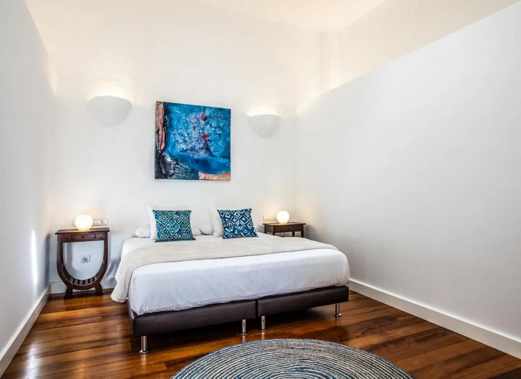 Superior-Zimmer mit extragroßem Doppelbett — Los Lirios Hotel Rural - Adults Only