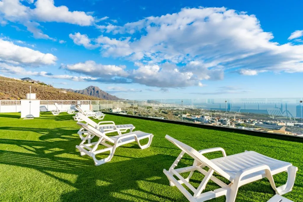 Deluxe Apartment mit 2 Schlafzimmern und Balkon — Los Menores Sea View