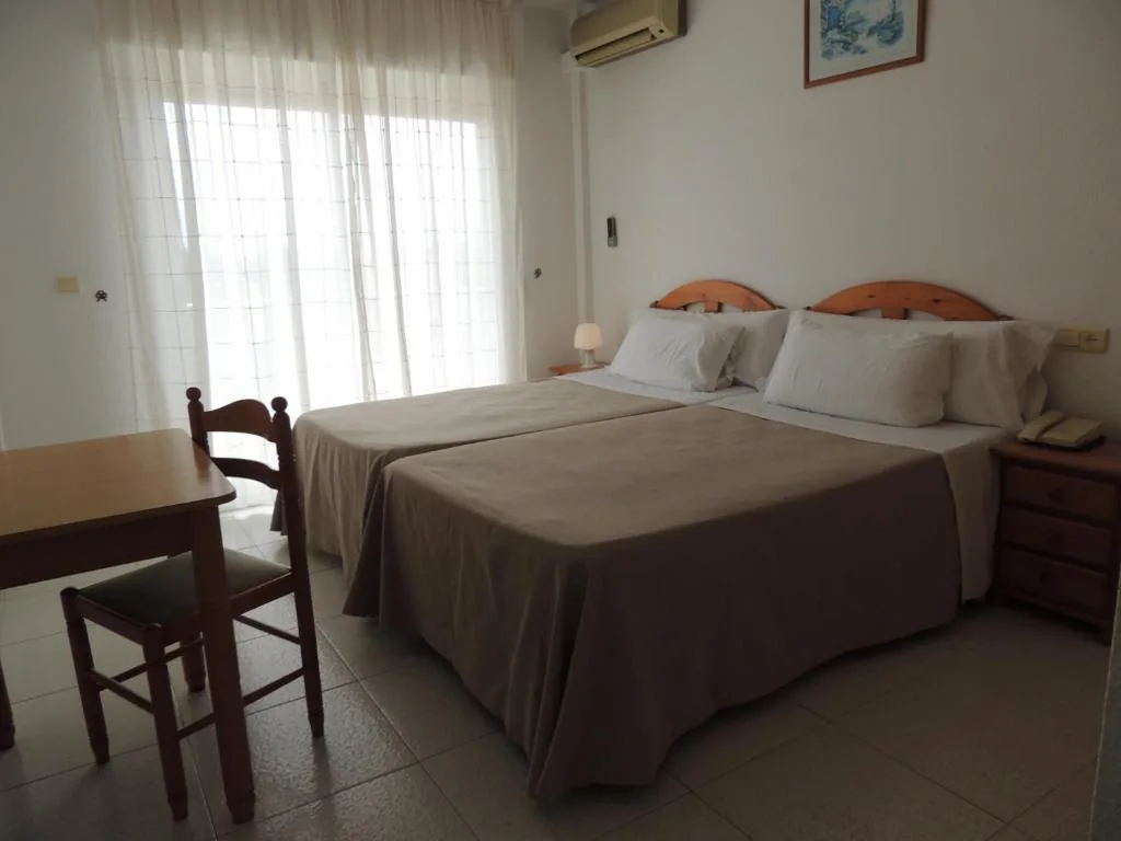 バルコニー付きダブルルーム（ベッド1台または2台） — LOS NAREJOS Hotel