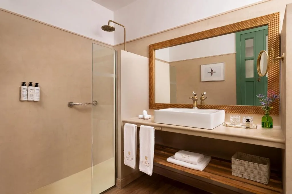 シェリーダブルルーム - ベッド2台 — Los Seises Sevilla, a Tribute Portfolio Hotel