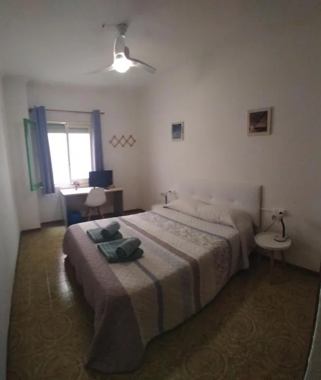 Habitación Doble con baño compartido — LOVE ALICANTE