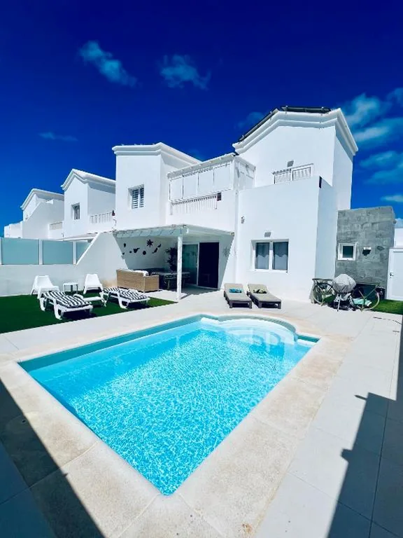 Villa de 2 dormitorios — Lovely Villa Sanmar, heated pool, private gymnasium