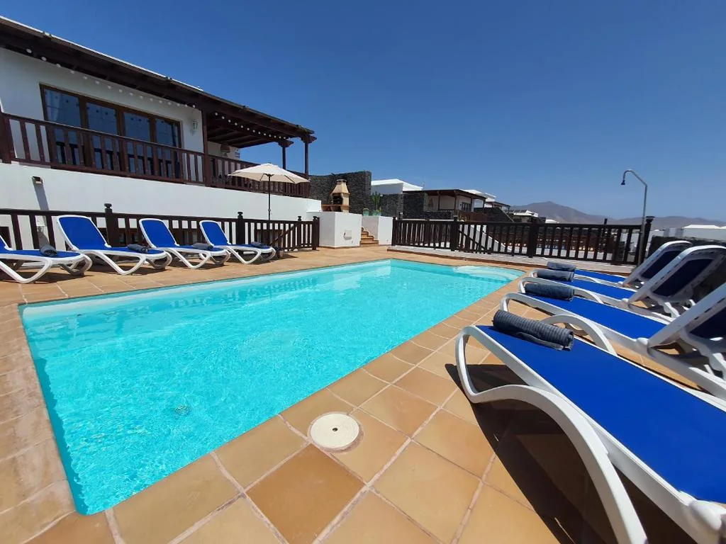 Villa — Lujosa Villa 4 hab Piscina, Jacuzzi y Vistas Mar