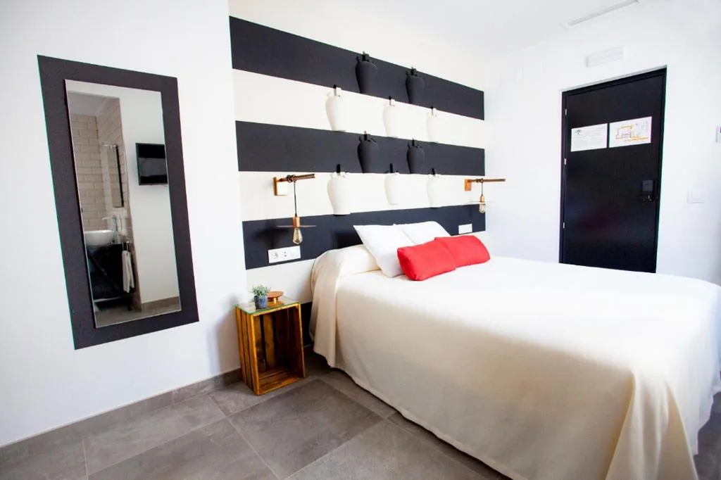 Budget Double Room - Third floor — Lukanda Hospec Olehousing